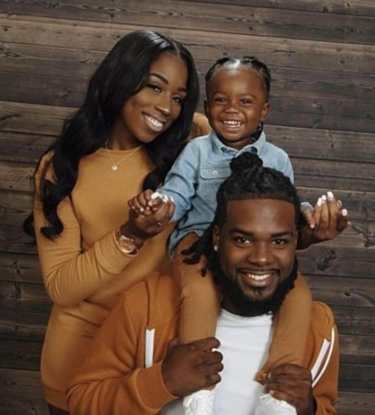 Featured image of post Black Family Picture Ideas With Baby