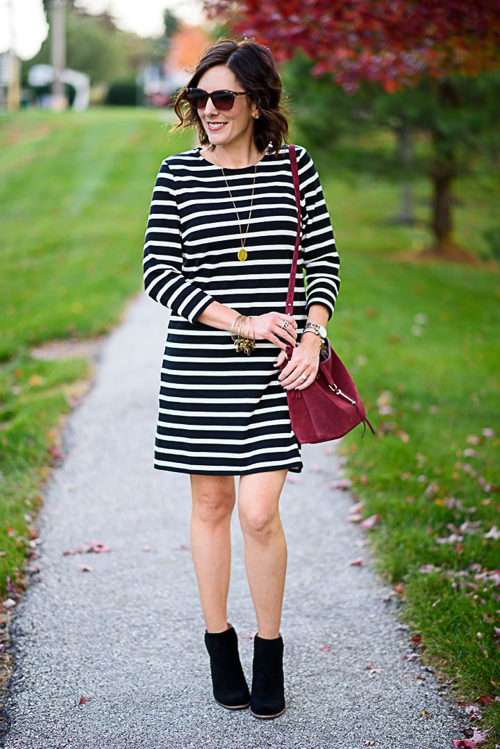 Featured image of post Fall Black And White Striped Dress Outfit