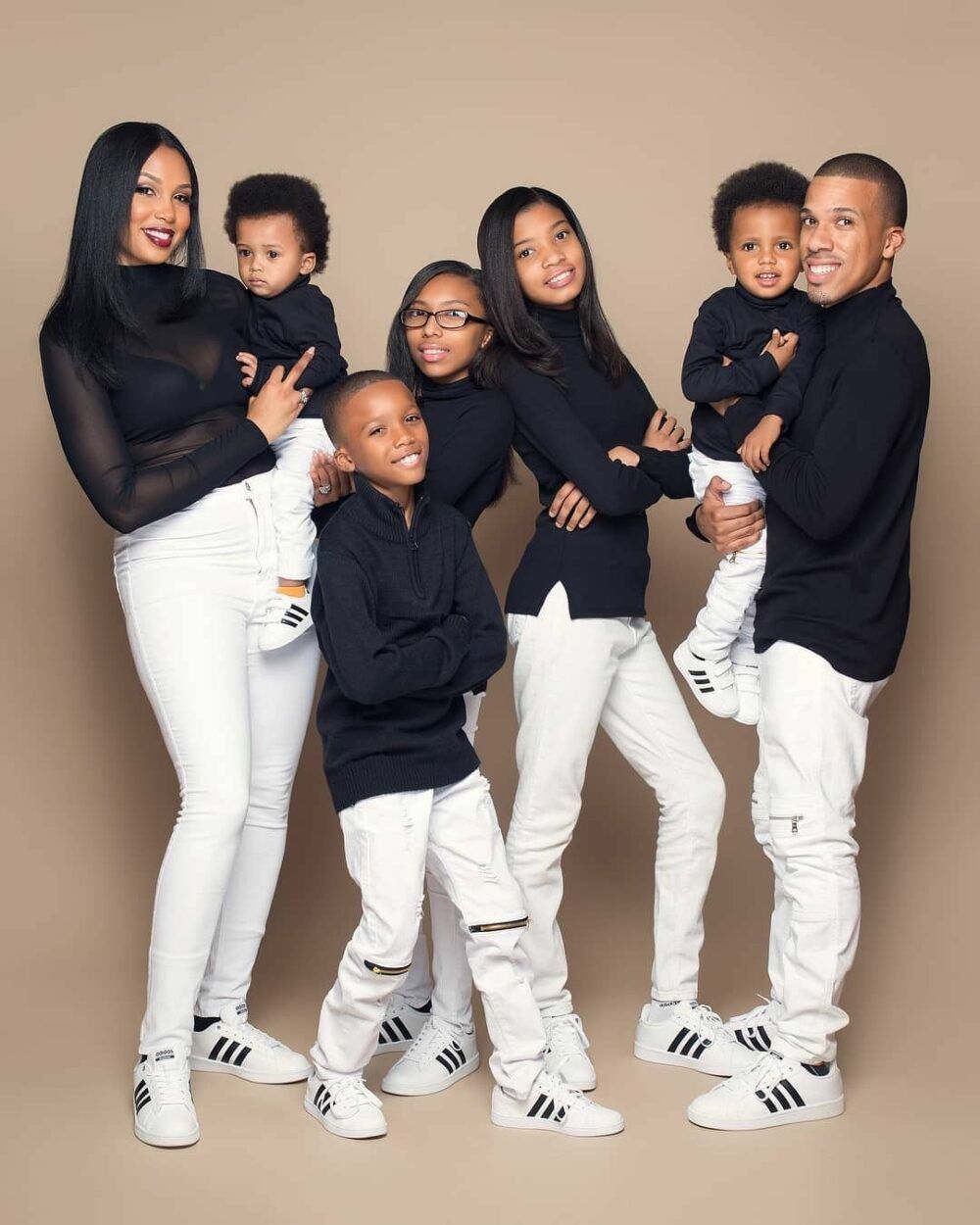 Featured image of post Matching Outfits Black Family Picture Ideas