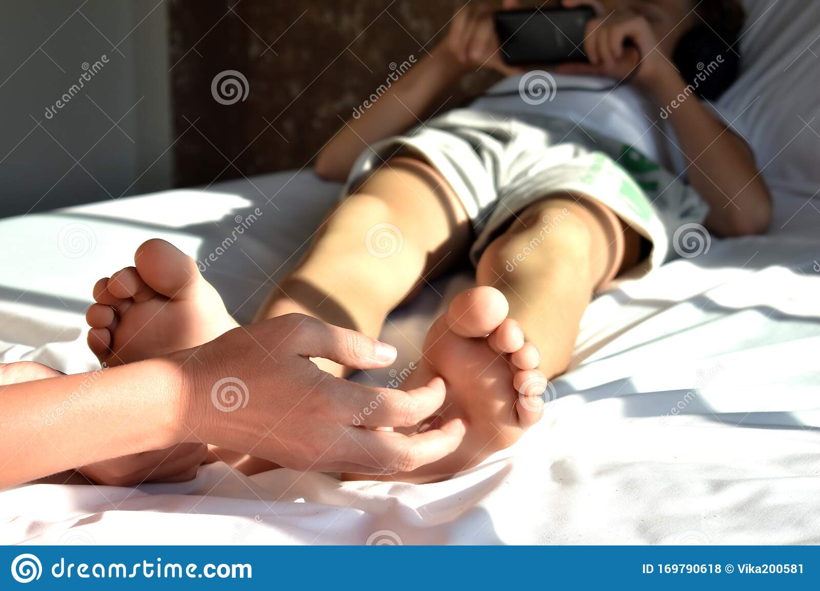 Featured image of post Tickle Kids Feet